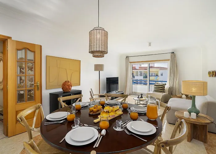 Whome Surfer's Paradise Retreat: Digital Nomads & Remote Workers
