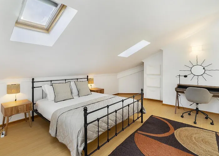 Whome Surfer's Paradise Retreat: Digital Nomads & Remote Workers