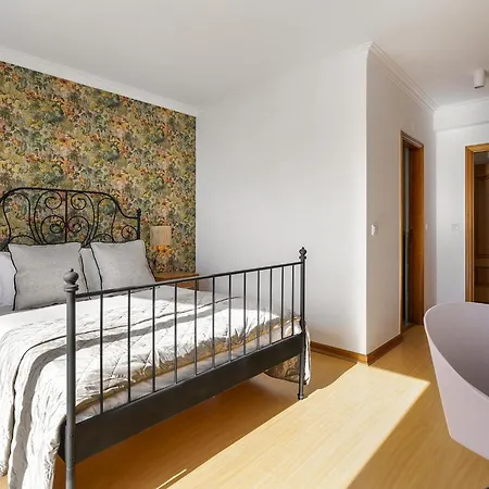 Whome Surfer's Paradise Retreat: Digital Nomads & Remote Workers Daire