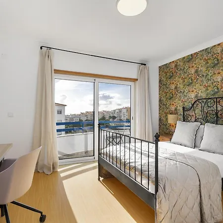 Whome Surfer's Paradise Retreat: Digital Nomads & Remote Workers *