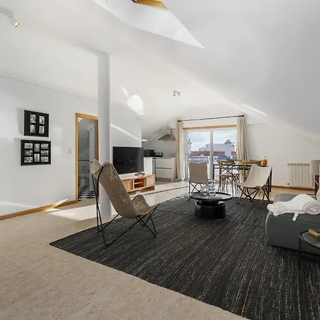 Whome Surfer's Paradise Retreat: Digital Nomads & Remote Workers